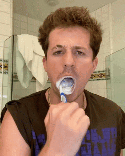Charlie Puth 的牙齿也太整齐了吧！(图1)