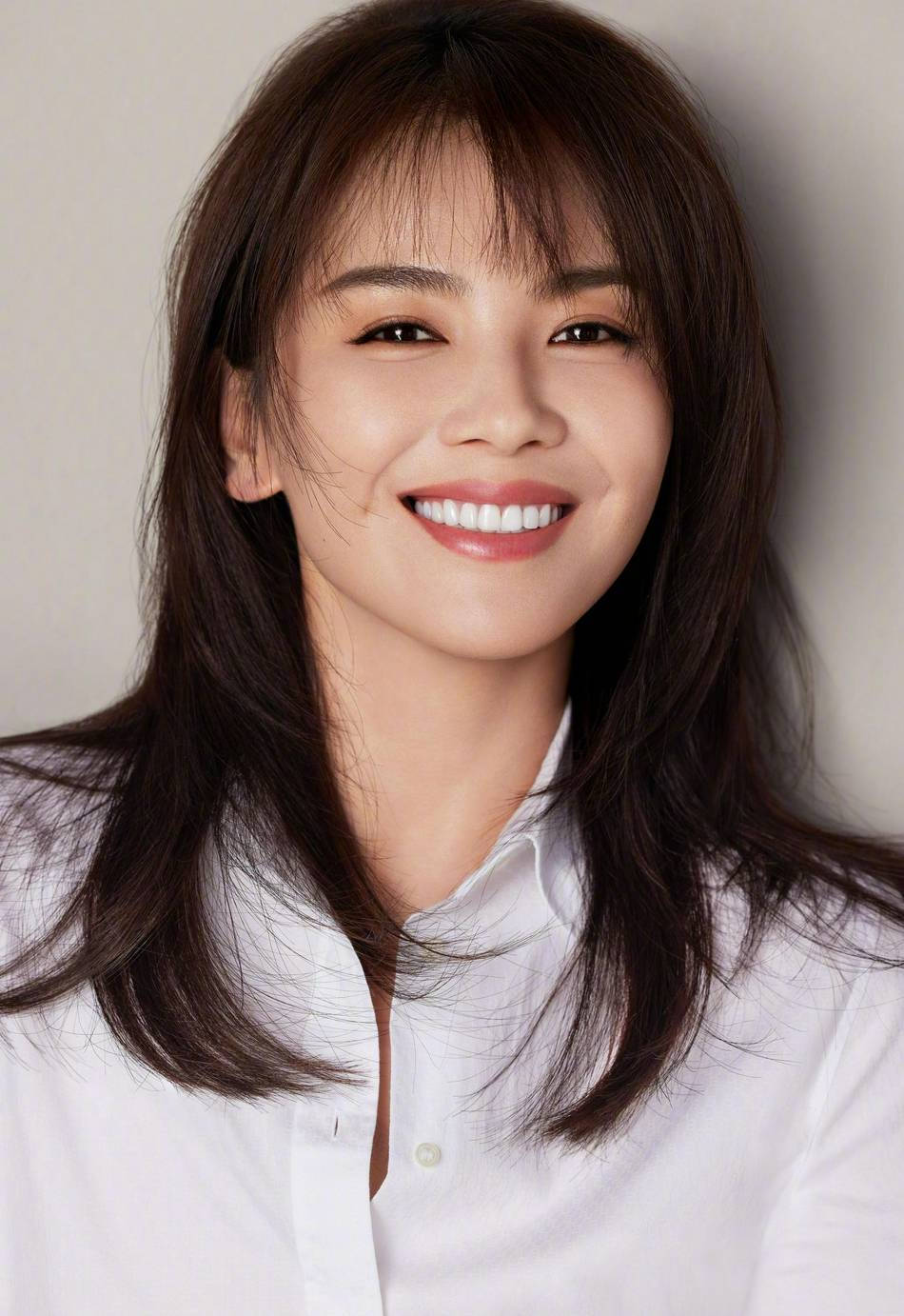 明星刘涛拔光牙齿惊呆网友美容路上不惜一切代价(图1)