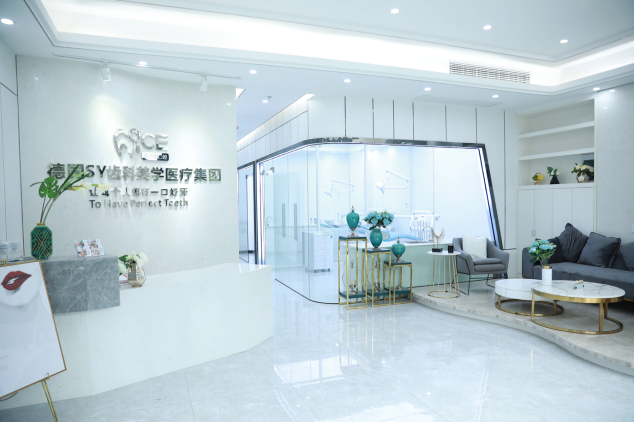 宝威体育官网：宝威体育下载网站：SY齿科美学创始人冯泽华——投身微笑经济口腔事业(图2)