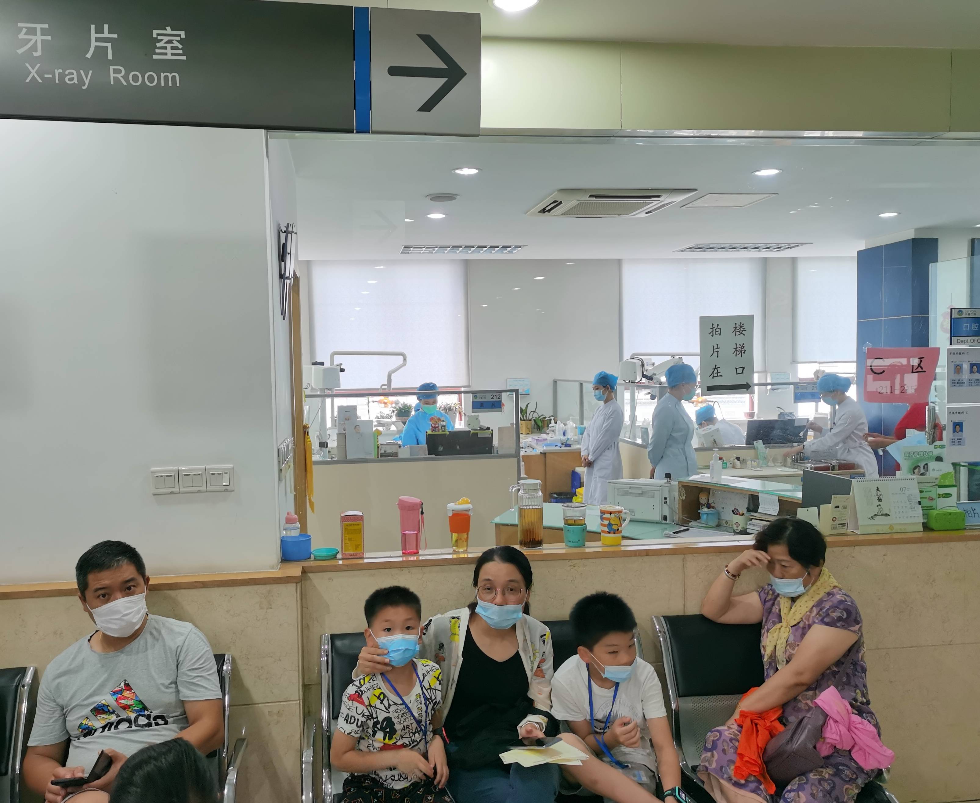 在苏州华夏口腔医院 暑假学生牙齿“美容”忙(图5)