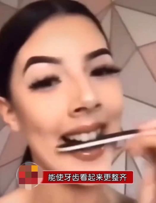 没钱整牙？美容博主用指甲锉磨齐牙齿太奇葩网友：看着都疼(图1)