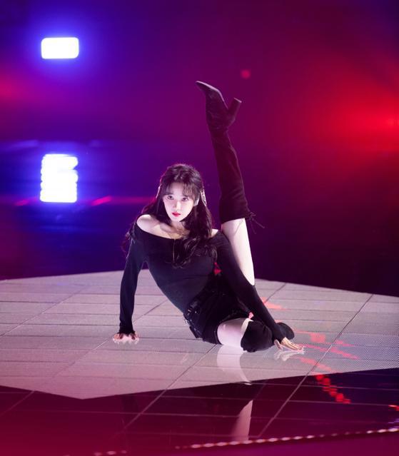 没钱整牙？美容博主用指甲锉磨齐牙齿太奇葩网友：看着都疼(图6)
