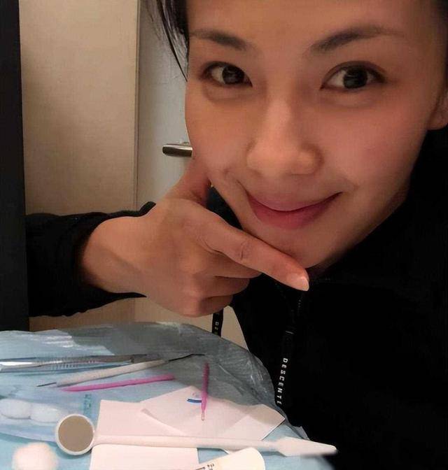 刘涛为了变美拔光牙齿一口烤瓷牙300万如今肠子悔青了(图3)