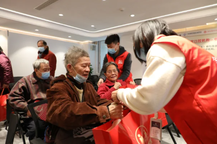 广东省全民爱牙行动：全智能亲水种牙节助街坊实现“种牙自由”(图2)